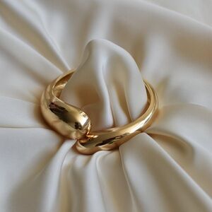 Chic Gold Women's Bracelet